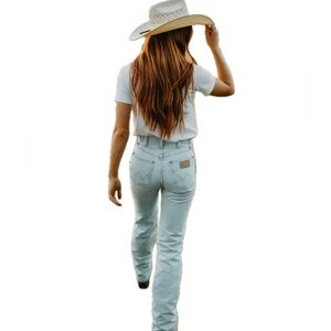 Women’s Wrangler Cowboy Cut High Rise Slim Fit Jean in Bleach